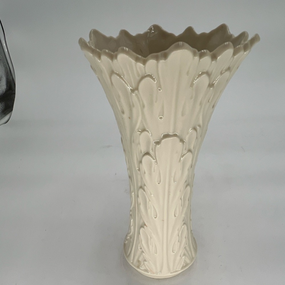 Lenox Porcelain Decorative Beige Glossy Vase North American Printed Backstamp